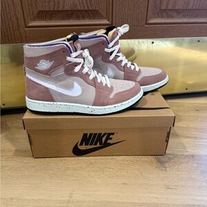 AIR JORDAN 1 ZOOM CMFT "FOSSIL STONE
Men sizes 8.5